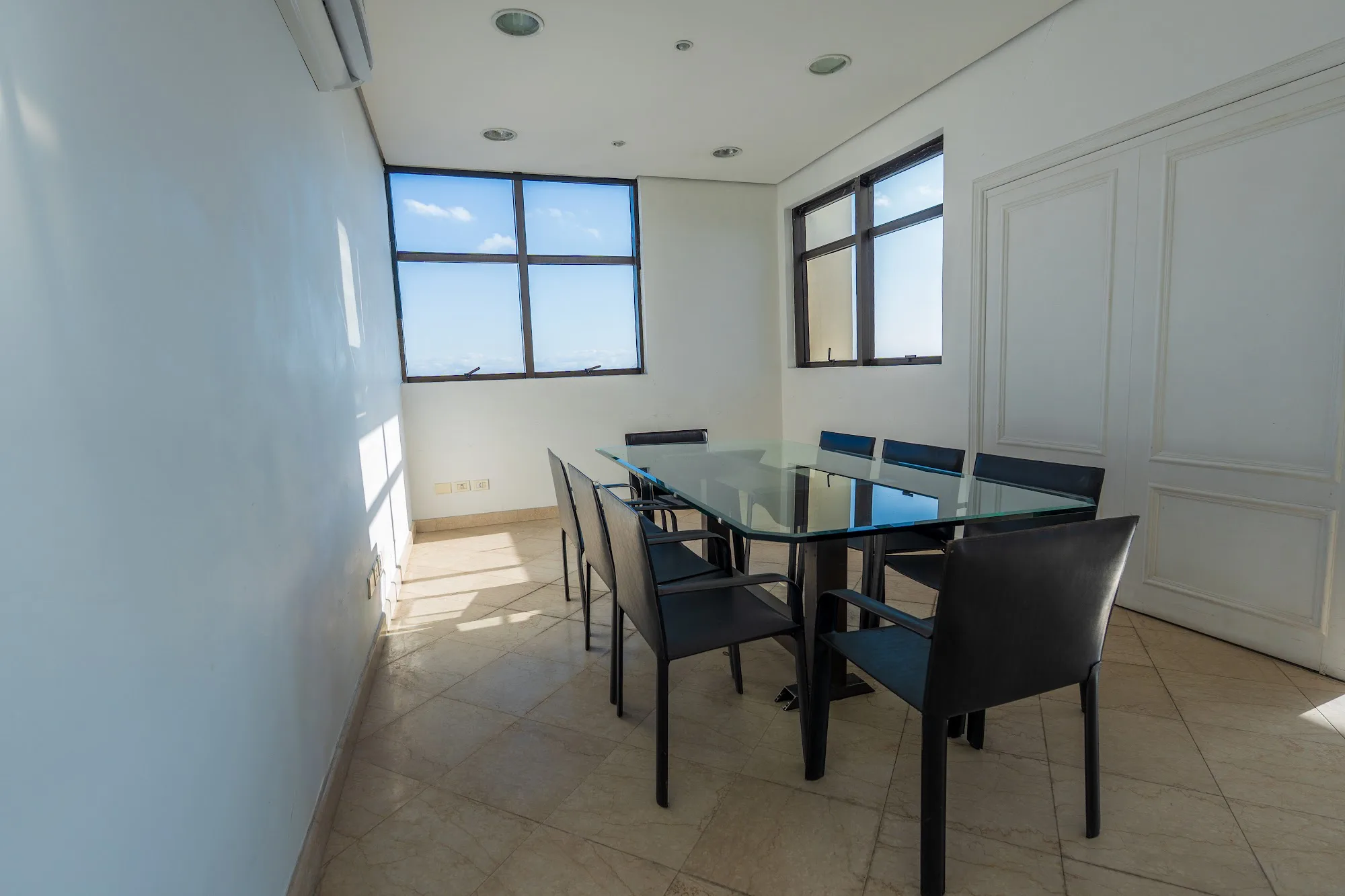 Sala Augusta com mesa única